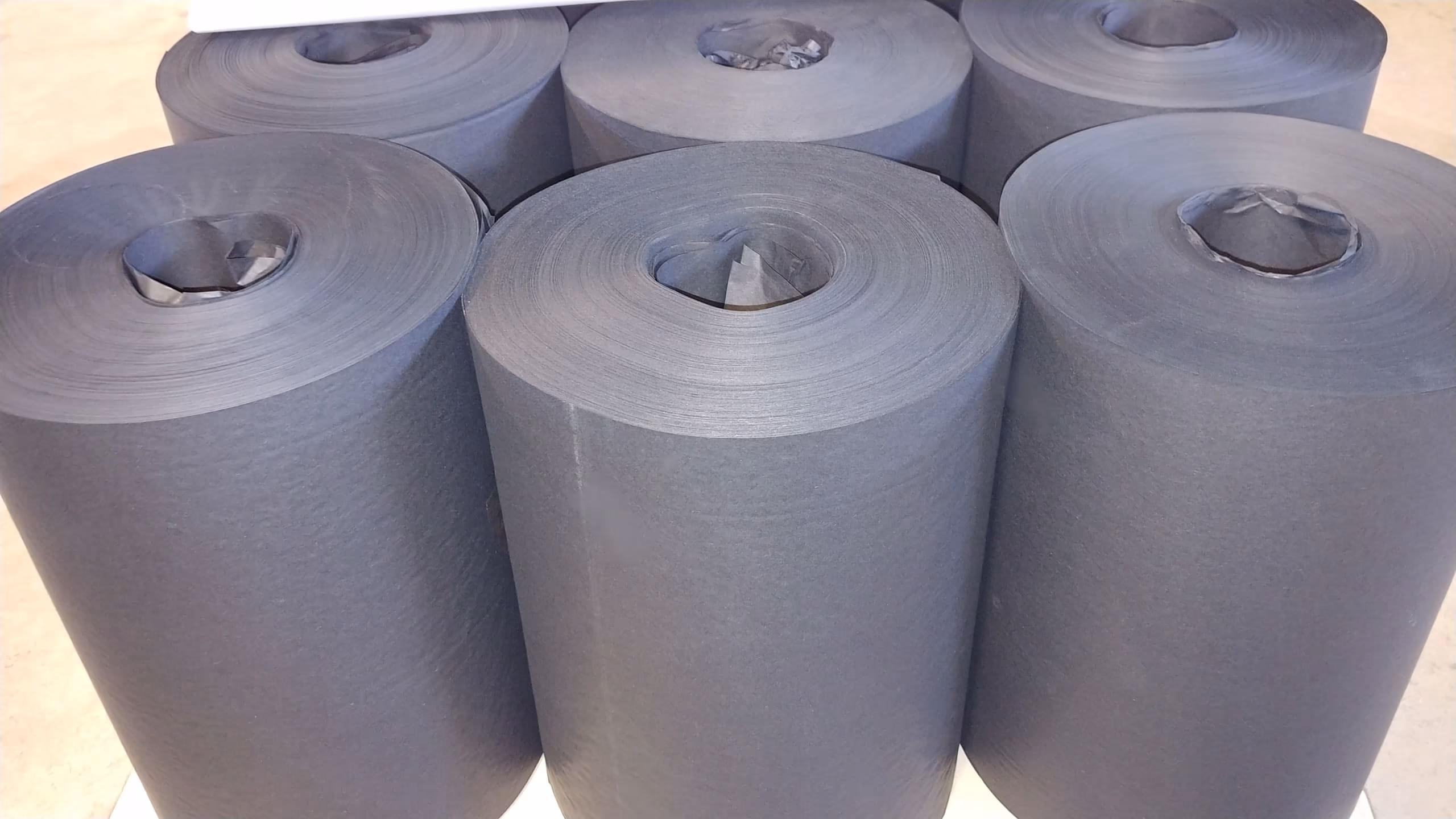 Papierowy wypełniacz do paczek stabilizujący produkt w kartonie